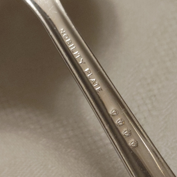 Nobility Caprice Silver Tomato Server, Gravy Ladle, Master Butter, 2 Butter - Picture 9 of 12